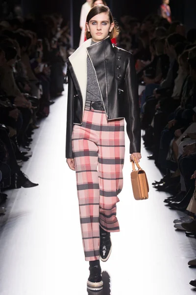 Look 5